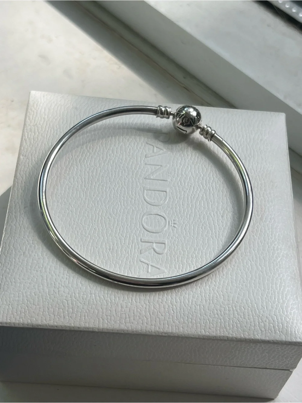 Pandora round clasp bangle - Picture 3 of 4